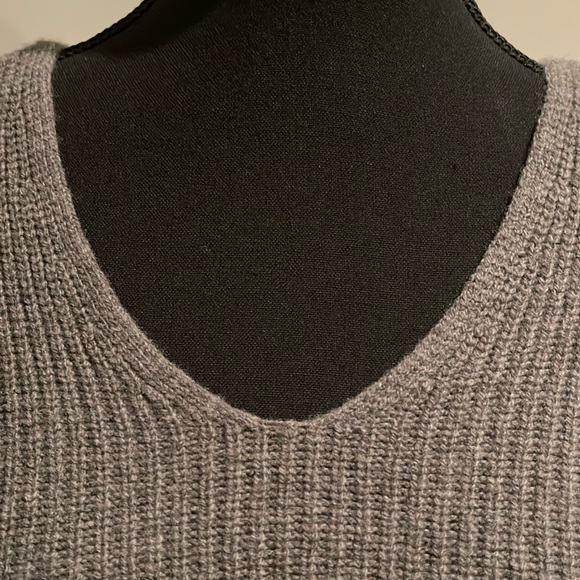 POLO Ralph Lauren Grey Poncho. Italian Merino and Cashmere. One Size - Picture 4 of 10